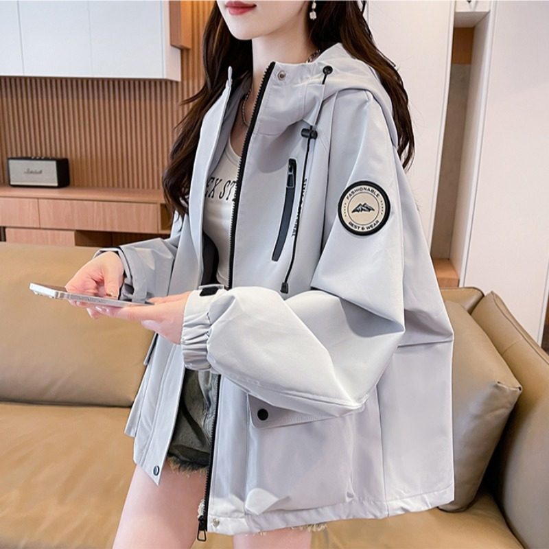 美式复古冲锋衣外套女2026春秋季新款宽松学院风休闲连帽工装风衣