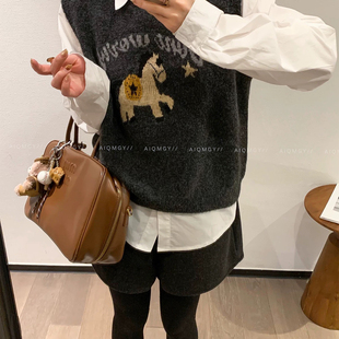 一善26年早春欧货洋气金属标小马印花毛衣针织马甲A92345