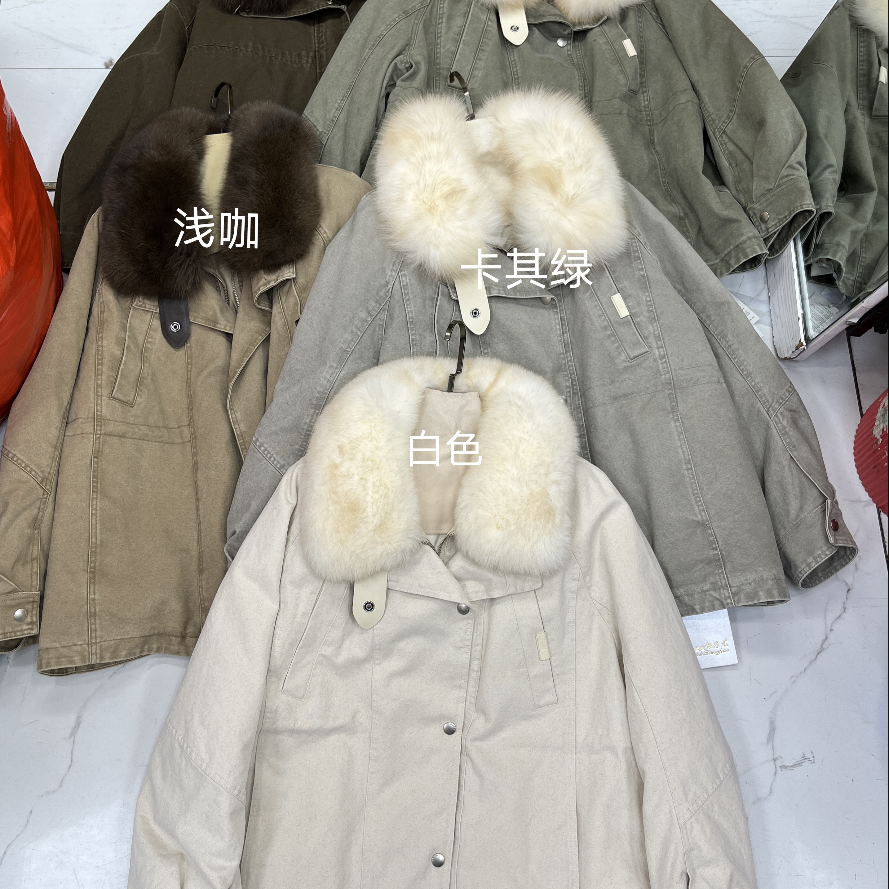 一善排扣宽松保暖羽绒服外套配可拆卸真狐狸毛毛领85503