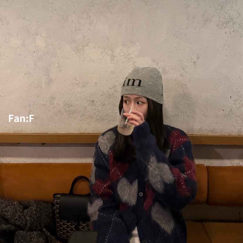 一善家冬上新V领单排扣格纹针织开衫（含20马海毛）(25羊毛)F664