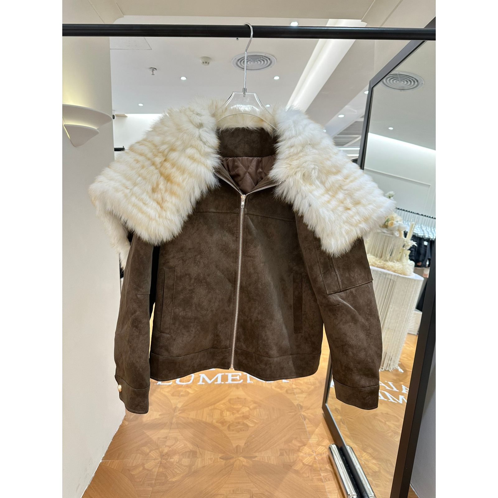 一善服饰棕影云裘复古棕绒大毛领廓形大衣S21701
