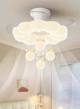 Invisible headlights in the main bedroom. Creamy cream wind.