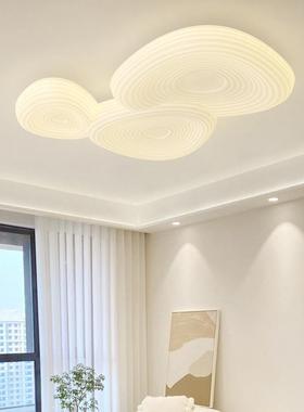 The living room snorts a full-spectral cloud-protected lamp