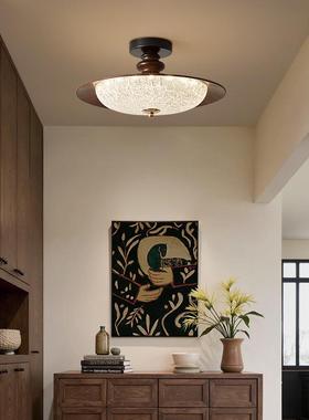 A pass-in-house light with American light and luxuries is us