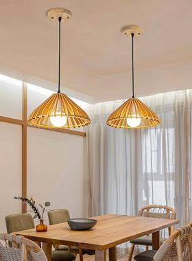 The Japanese-style light-designer in the bedroom bar with th