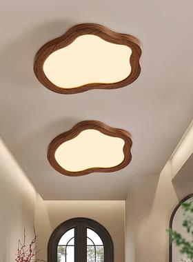 In the middle wind passage, the walnuts, the husks, the husk