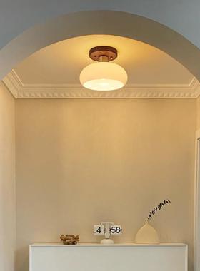 The hallway lights are light and luxuriant, walnuts and bras