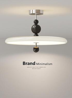 The chandeliers of the middle-winded, silent bedroom, the Fr