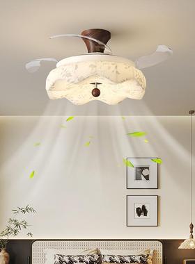 The fireflies, the old-timers lamp, the chandeliers of the