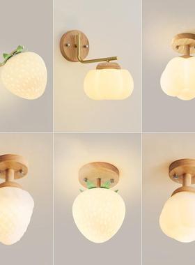 Neo-wood walllights are creative and individualized. Bedroom