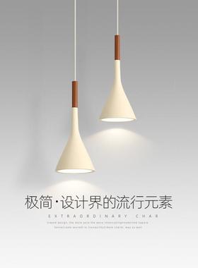 A long-line red-bed chandelier with a creative and personal