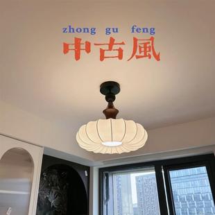 the middle end The old year chandeliers