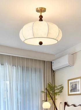 The French south Pacific central living room smokes a US-sty