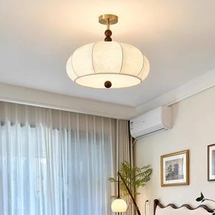 room sty south smokes living central Pacific French The