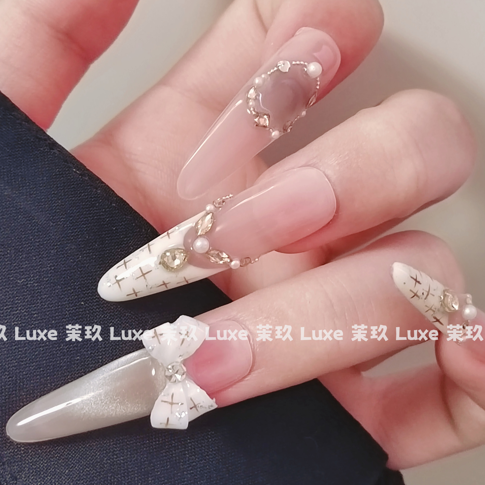2025新款法式猫眼小香风蝴蝶结显白高级感手工穿戴甲中长款美甲长