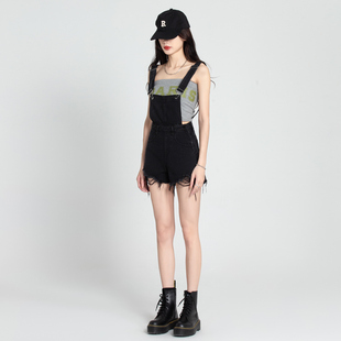 高腰背带牛仔裤女2024新款磨破毛边短裤女夏宽松显瘦直筒阔腿热裤