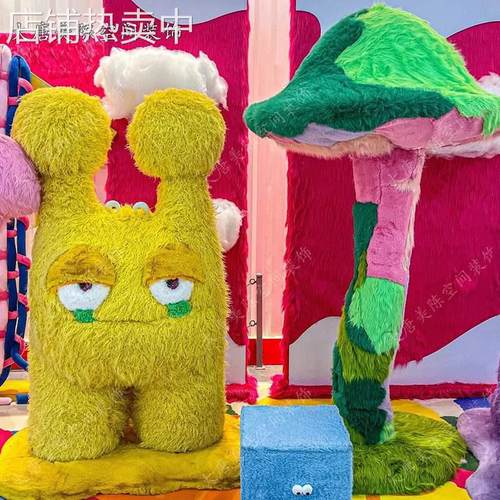 网红咖啡服装店打卡装饰橱窗活动摆件毛毛绒怪兽店门口吸引人模型