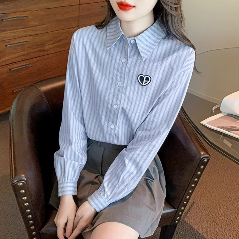 蓝色条纹衬衫女长袖设计感小众春秋2025年新款时尚洋气减龄上衣女
