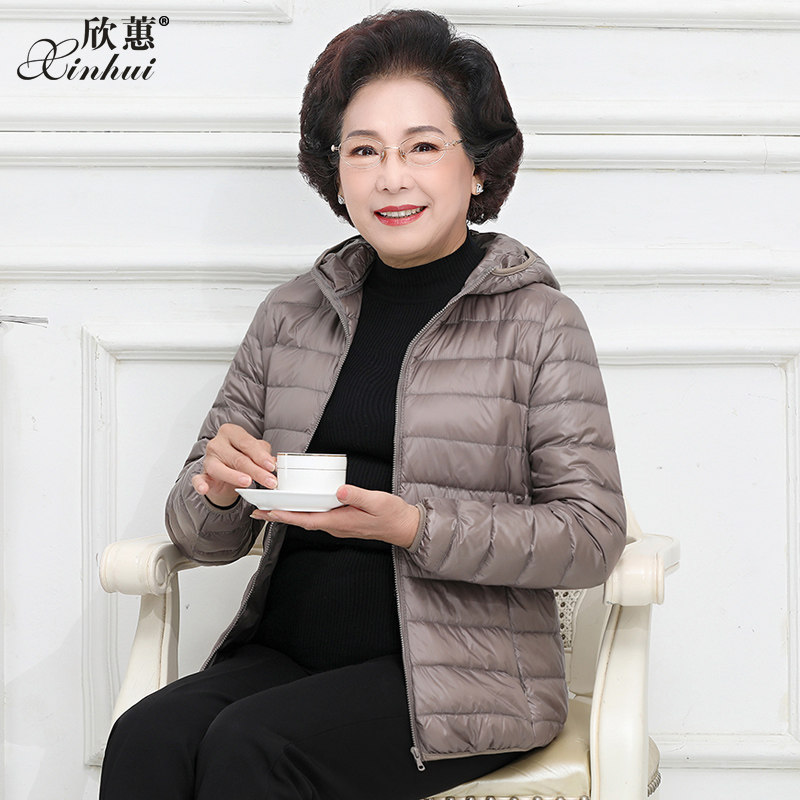 2021新款中老年女士羽绒服轻薄款胖妈妈装大码连帽宽松秋冬短外套