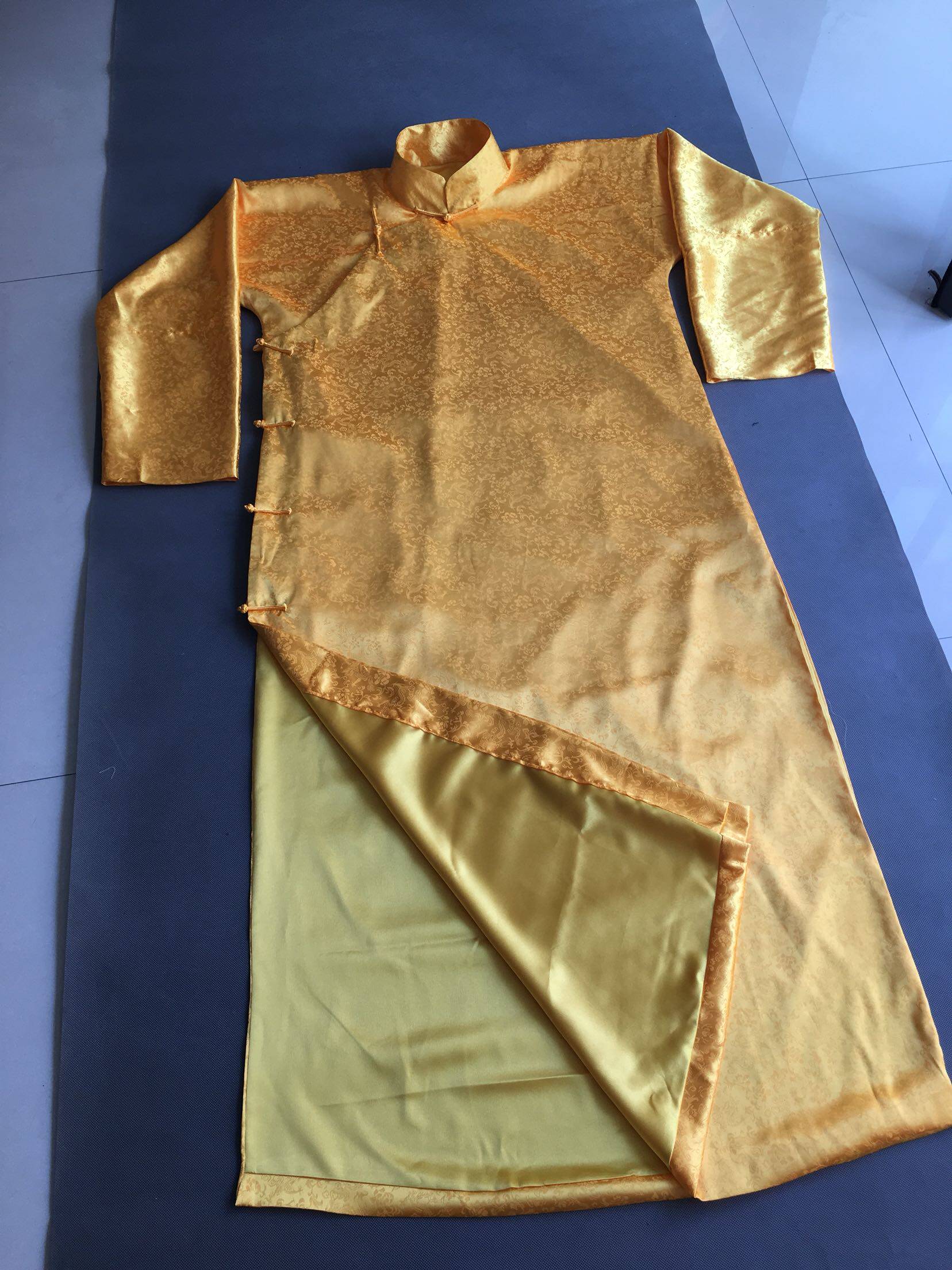 民国先生长袍绸缎古装传统连袖盘扣偏大襟黄袍龙纹真丝缎长衫定做