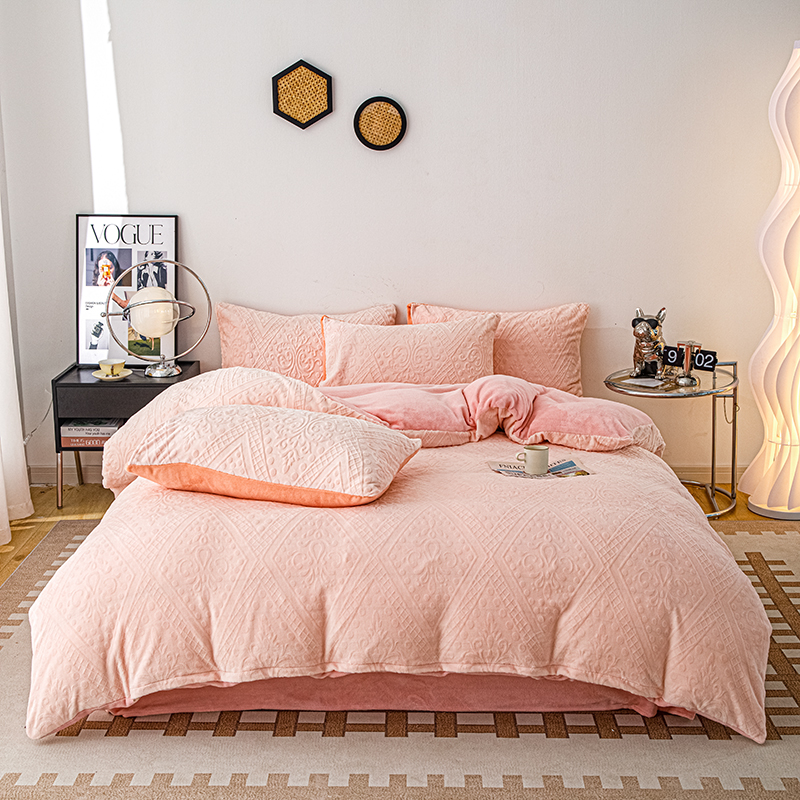 2025年秋冬新款7D雕花绒四件套冬季保暖高克重绒套件双人床上用品