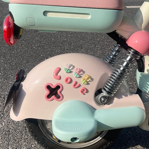 立体love电动车装饰贴可爱小配件爱玛元宇宙雅迪台铃摆件配饰新款