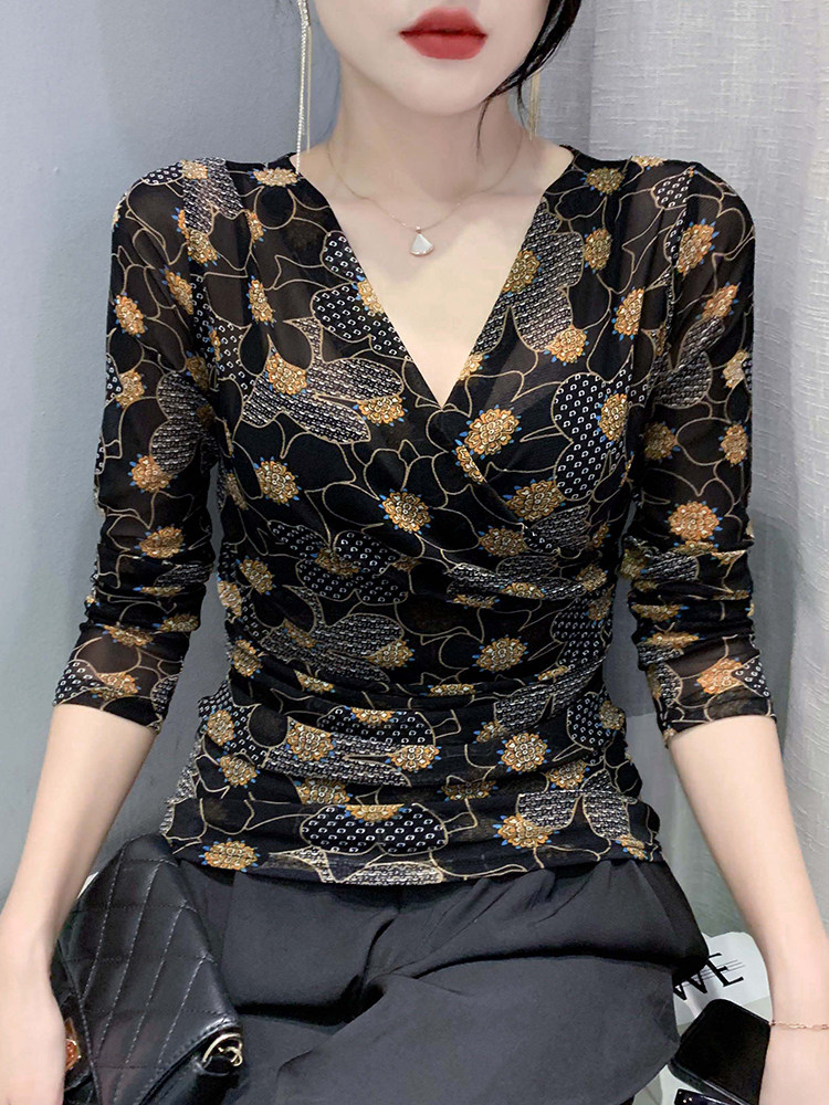 유럽 ??여성 패션 프린트 V 넥 티셔츠 여성 긴팔 봄 가을 새로운 스타일 섹시한 메쉬 바닥 셔츠 탑