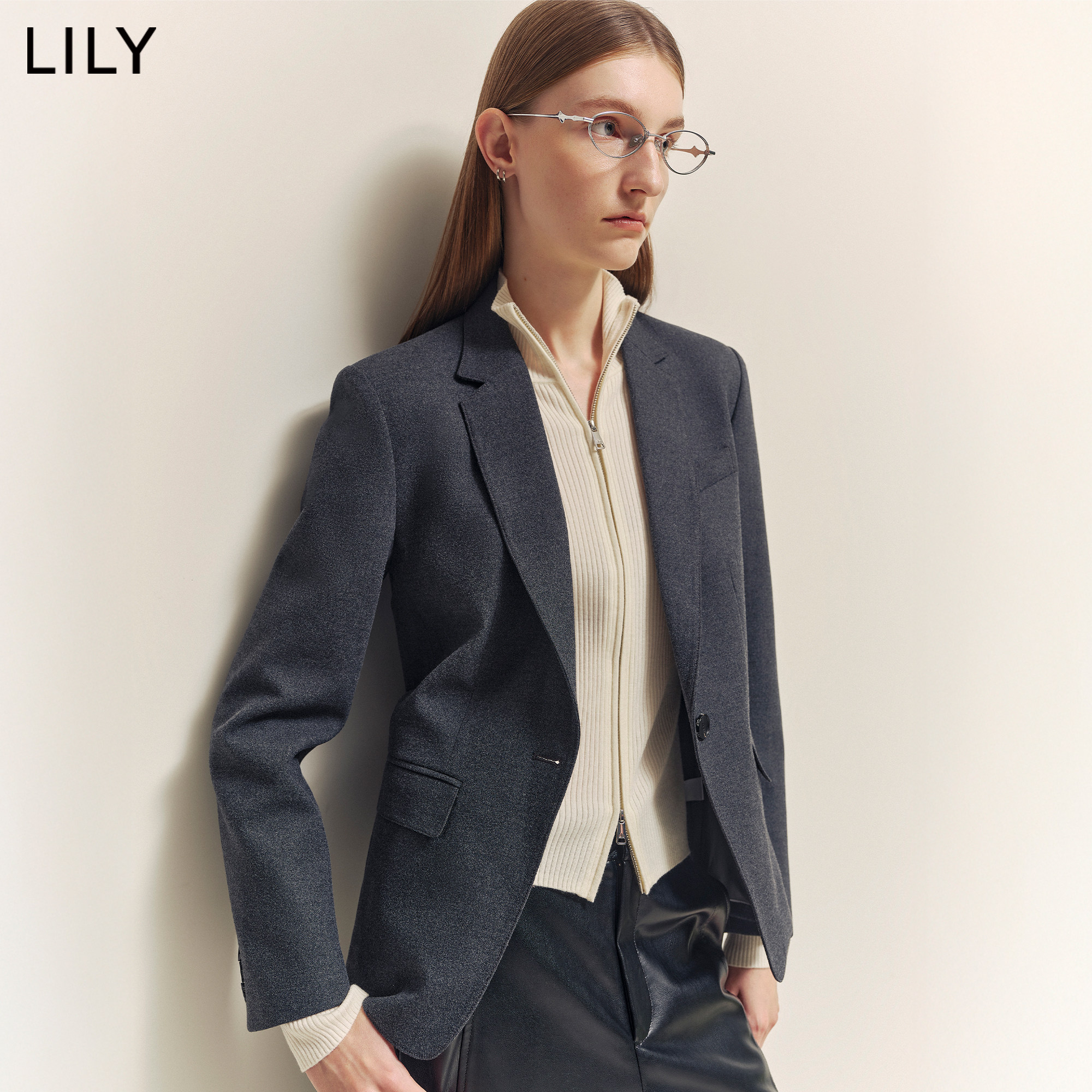 LILY2026冬新款复古正肩一粒扣收腰轻商务纯色长袖西装外套女西服