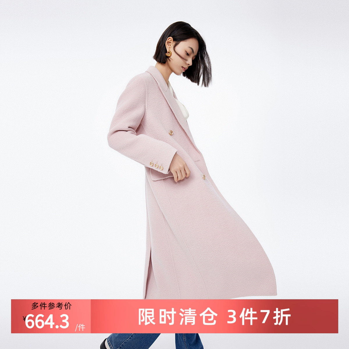 以质感绵羊毛演绎，复古与时尚并存的美。