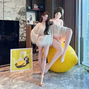 当代艺术潮流装饰画氛围感简约挂画可爱女孩趣味黄色客厅卧室壁画