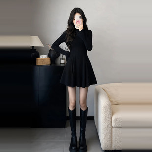 早春小个子法式黑色针织连衣裙子女春季穿搭2026年新款收腰小黑裙