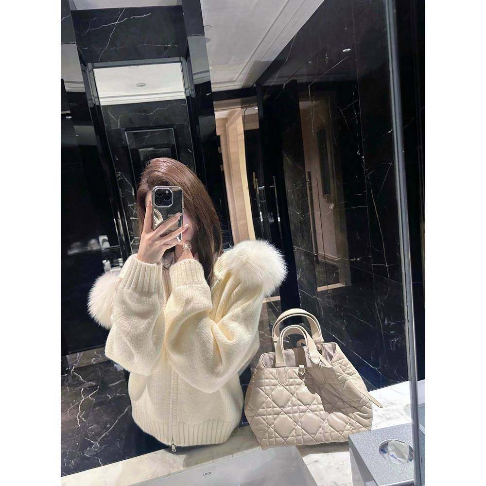 白色大毛领连帽狐狸毛针织外套女毛衣
