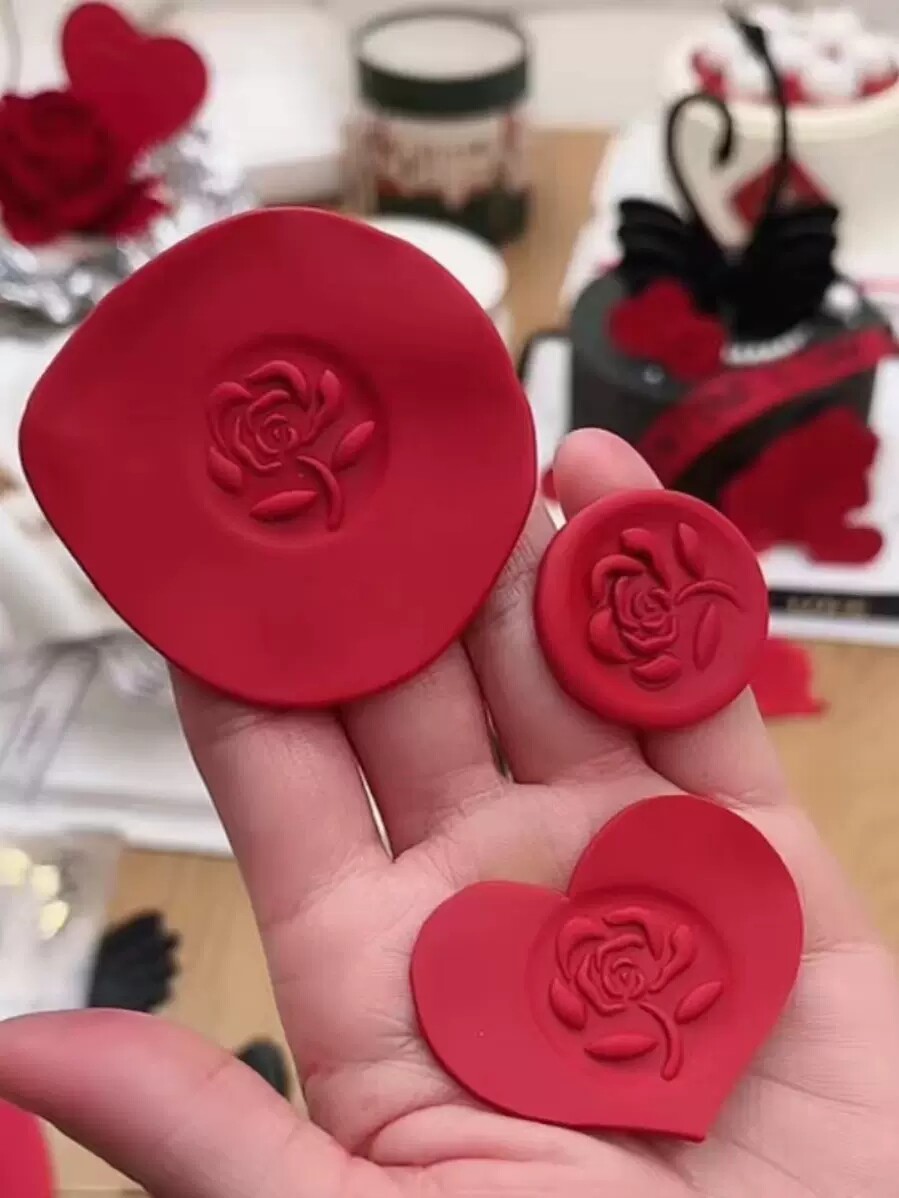 女神节浮雕玫瑰字牌俄罗斯裱花嘴爱心硅胶模具压模英文字母切模