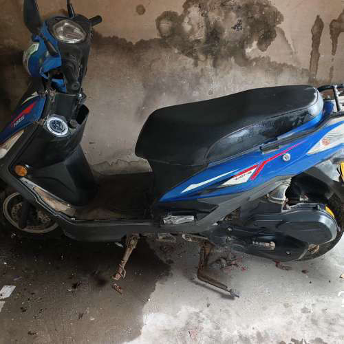 钱江V悦110踏板摩托车，蓝色车身，2019年7月出厂，总质可邮寄维