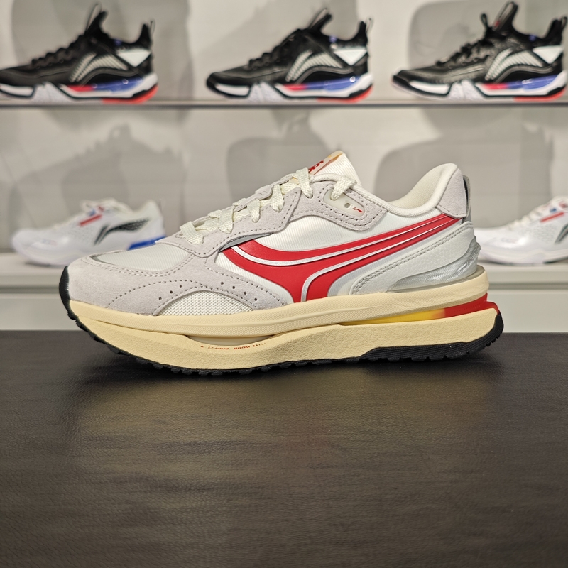 李宁2024新品征荣 M1000女子反光轻量高回弹经典休闲鞋AGCU078