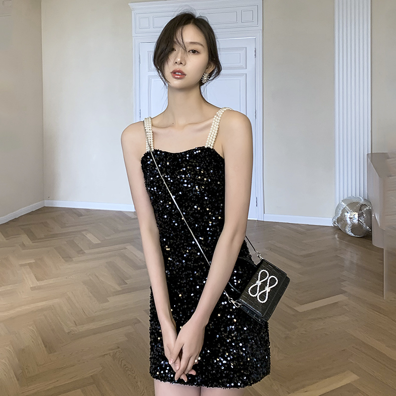 黑色短款晚礼服裙女轻奢小众吊带