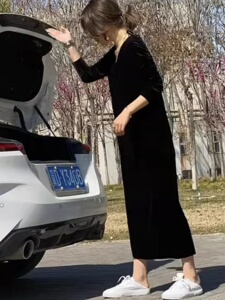金丝绒连衣裙女2025春秋新款欧货爆款名媛气质高端女人味小黑裙