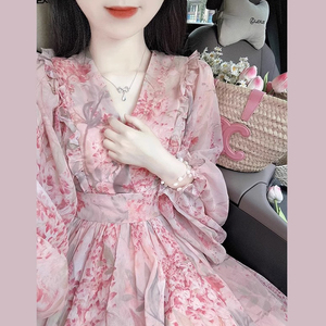 粉色长袖碎花连衣裙女装春秋季欧货高端气质V领收腰海边度假长裙