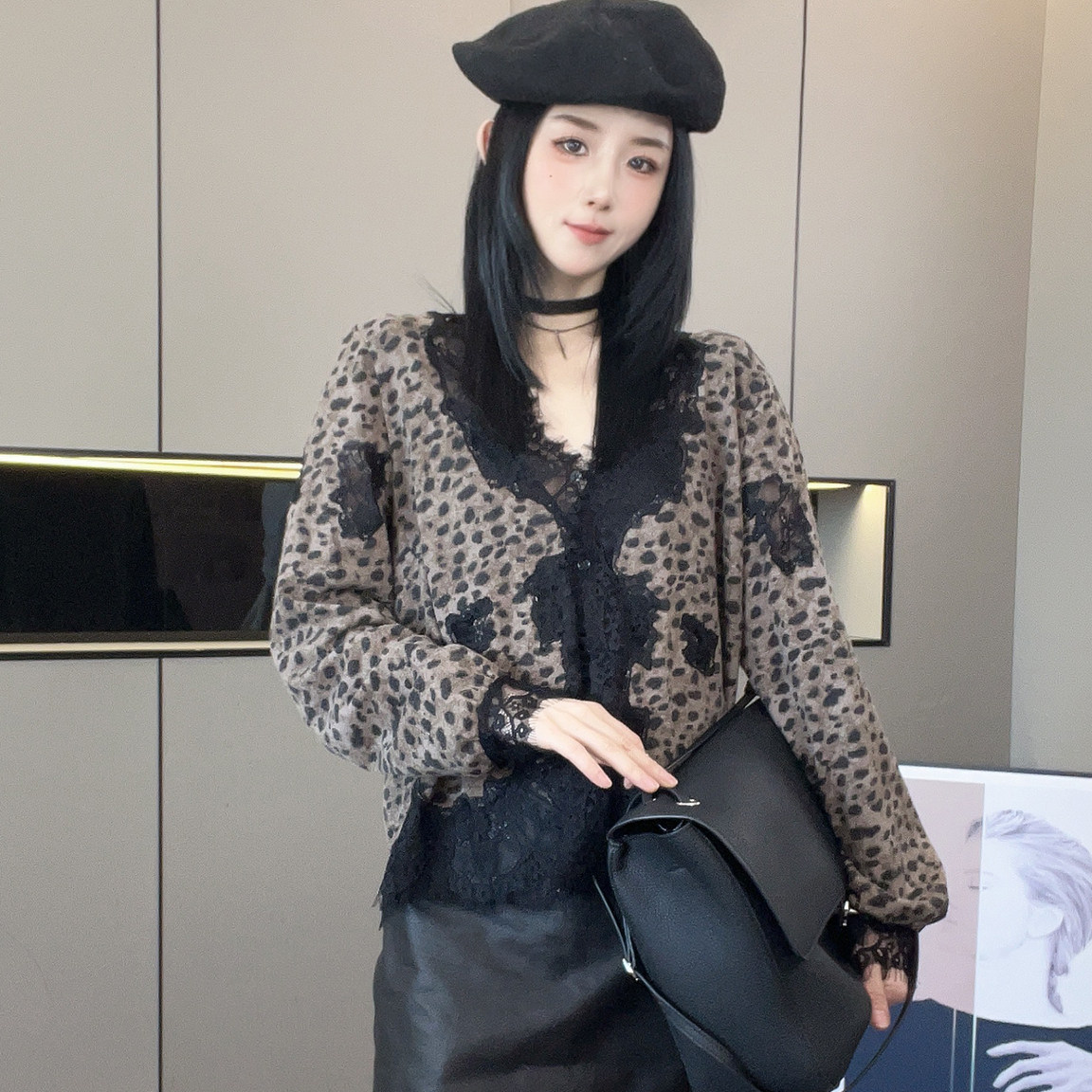 豹纹衬衫女2026秋季新款蕾丝钩花镂空拼接V领衬衣单排扣长袖上衣