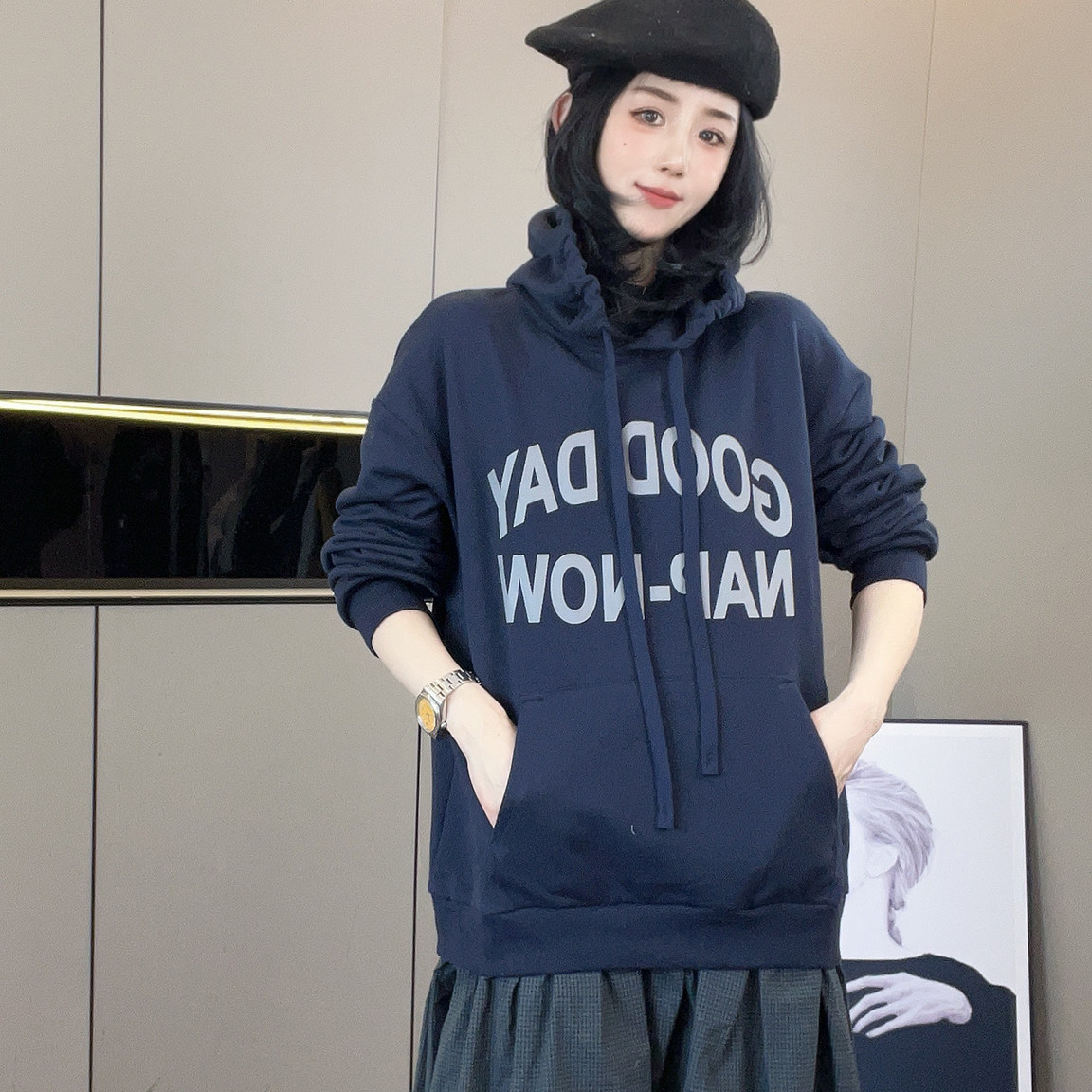 抽绳连帽卫衣裙女2026秋季新款拼接下摆字母印花连衣裙中长款裙子