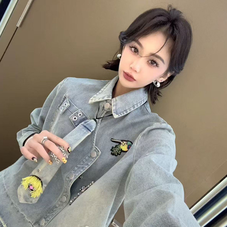 牛仔衬衫女2026春季新款重工刺绣立体装饰拼接领带翻领长袖上衣