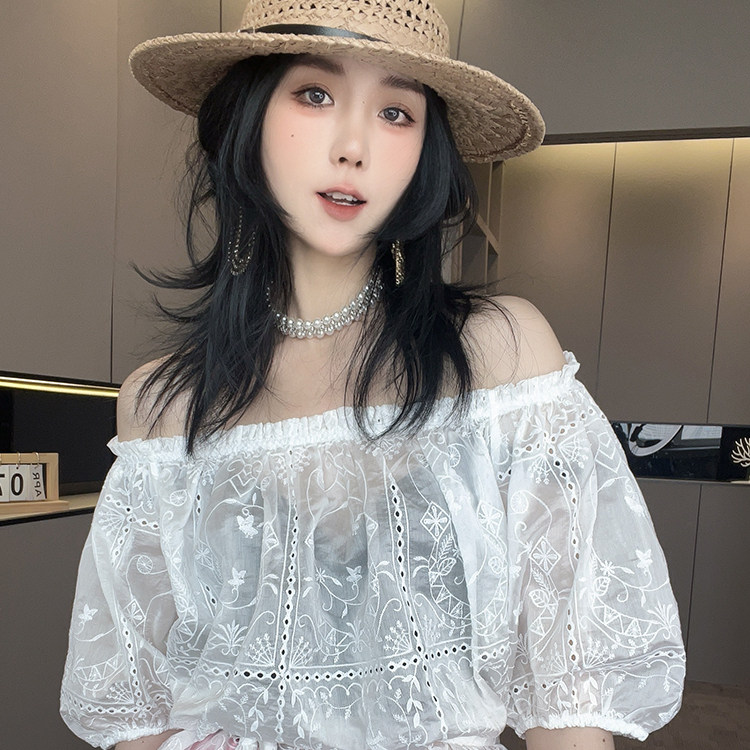 短袖衬衫女2026夏季新款欧洲站设计感一字肩刺绣系带收腰露肩上衣