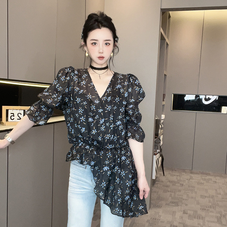 碎花衬衫女2026春季新款法式不规则下摆收腰薄款衬衣网纱V领上衣
