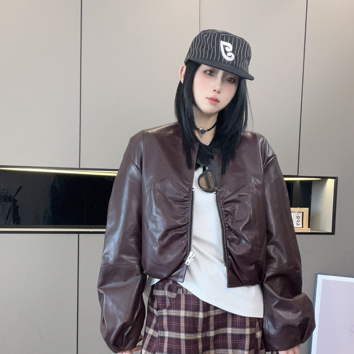 皮衣女2026秋季新款纯色绵羊皮外套圆领皮夹克短款拉链长袖上衣