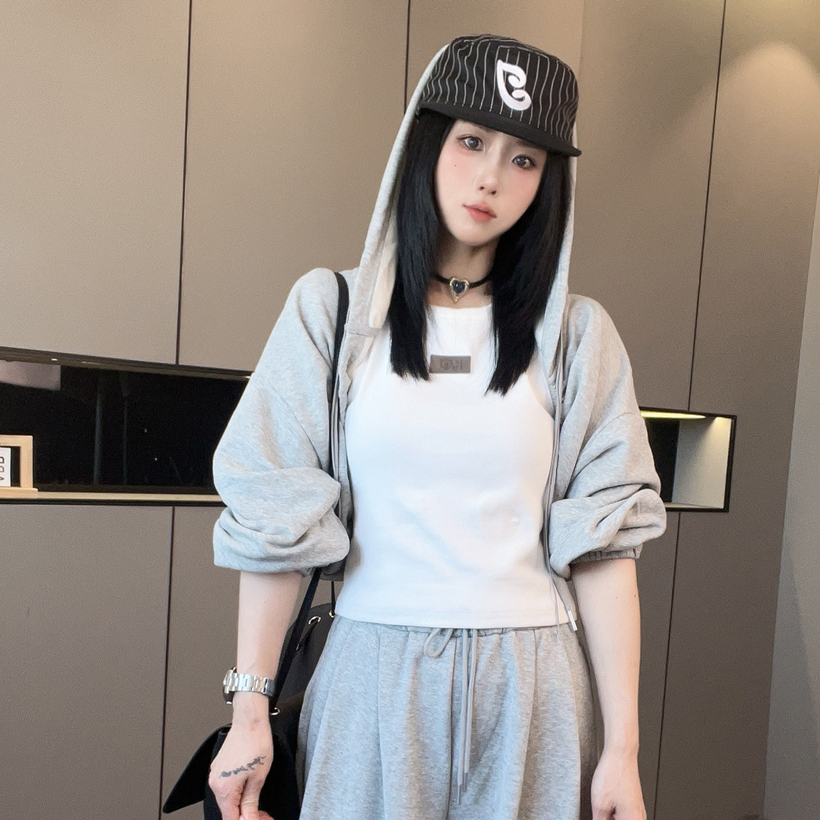 抽绳连帽长袖外套圆领背心高腰直筒长裤套装三件套女2026秋季新款