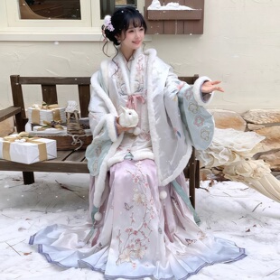 汉服女2026秋冬新款汉洋折衷国风马面裙套装重工刺绣比甲加绒披肩