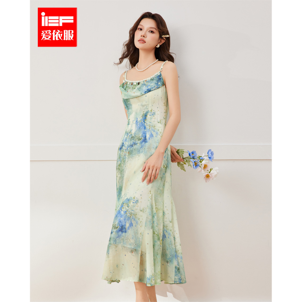 IEF/爱依服2025夏季新款法式温柔花色气质收腰荡领优雅吊带长裙