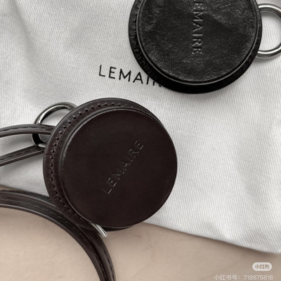 「Maroon」在途 Lemaire 牛皮圆形卷尺量尺毛衣项链配件挂件