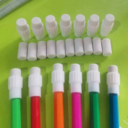 套在铅笔上的橡皮擦笔帽