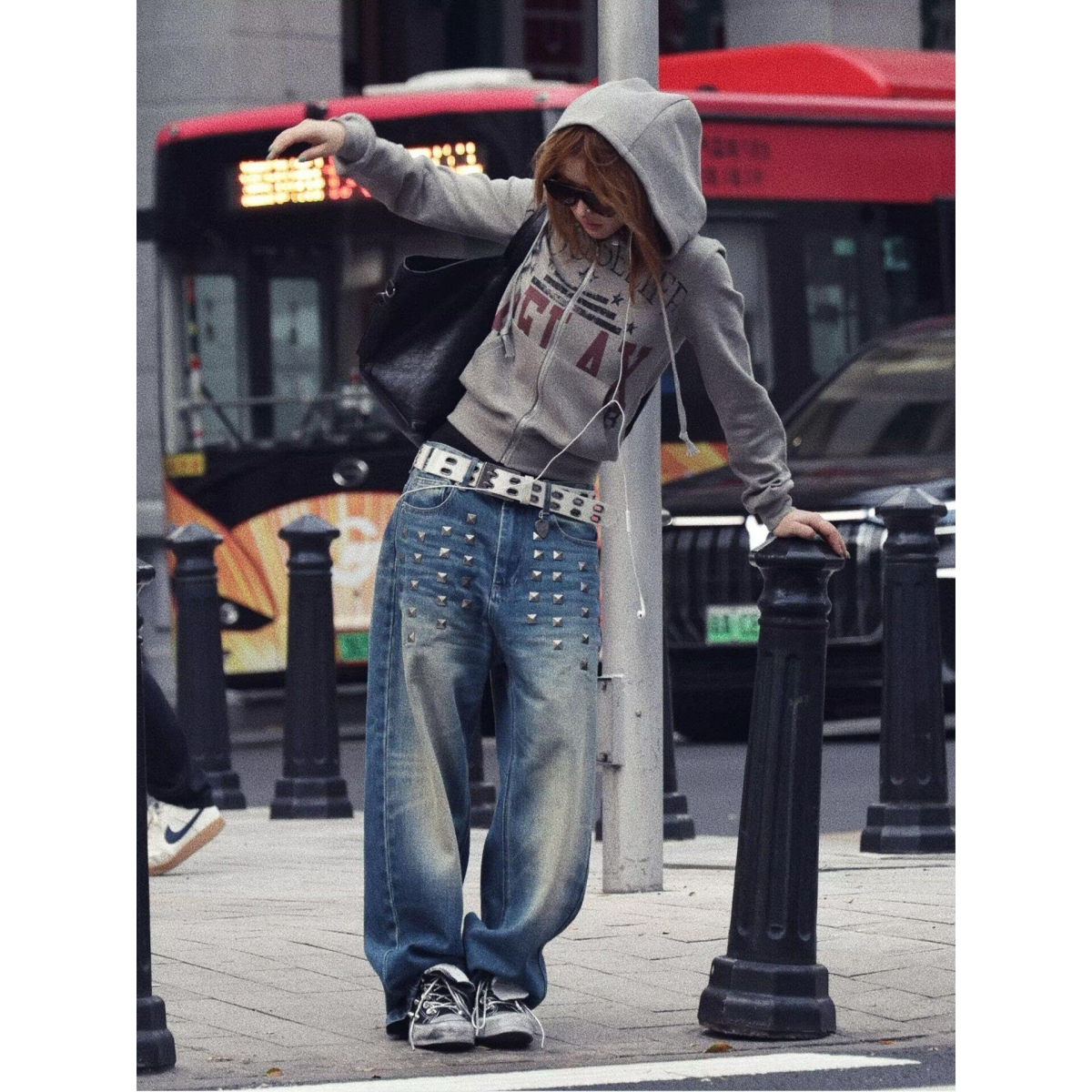 美式复古做旧水洗猫须牛仔裤女秋季设计感方钉装饰阔腿拖地长裤潮